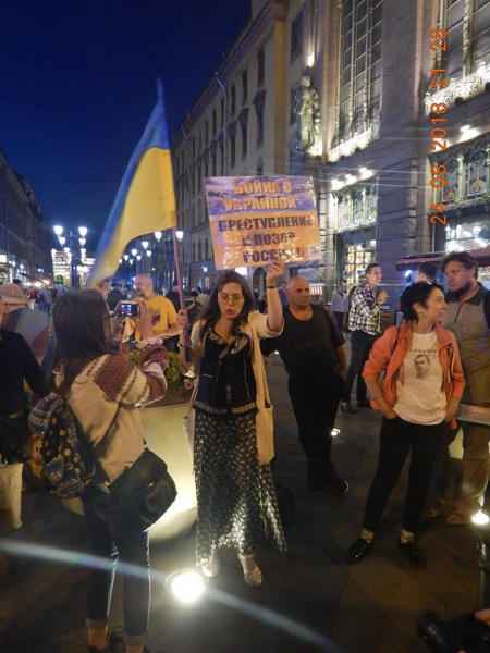 &quot;За свободу&quot;: в Санкт-Петербурге задержали активистов, поздравивших Украину с Днем Независимости (фото)